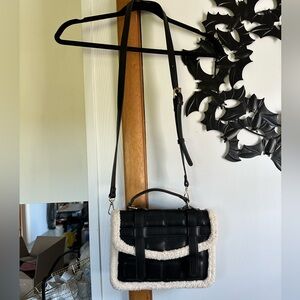 Sherpa edge purse